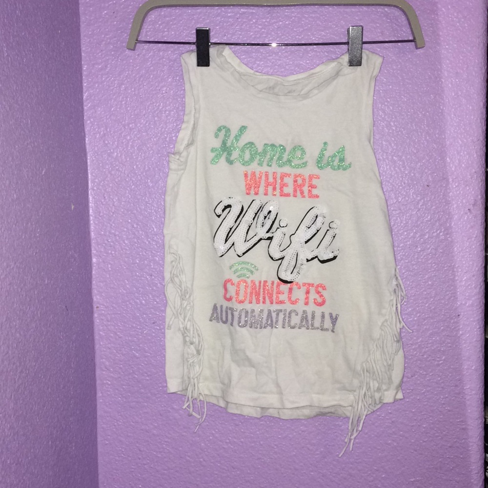 im selling a girls spring/summer shirt😆